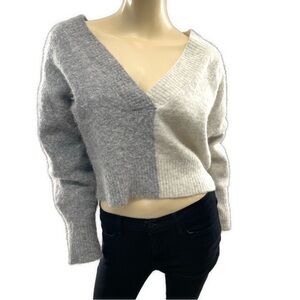 & Other Stories -Two-Tone V-Neck Crop Sweater- M